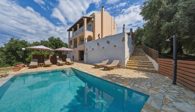 Villa 'Sarakinos' with Sea View, Wi-Fi, and Air Conditioning in Kriniás