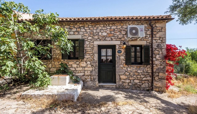 Villa Stavlo - Charming Cottage-Style Villa in Zakynthos – Ideal for Couples in Korithi