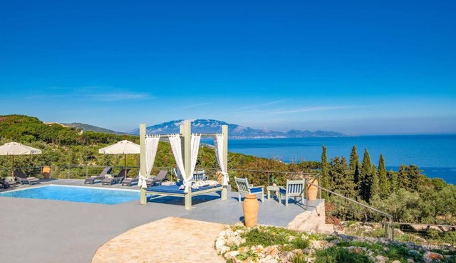 Villa Thea by Villa Plus in Skinária