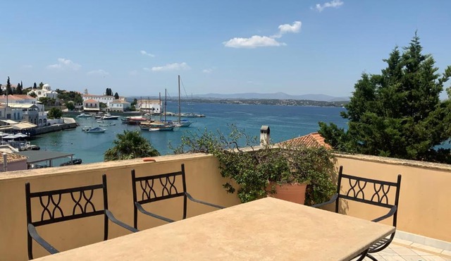 Villa V Spetses - Old Harbour View & Pool in Spetses