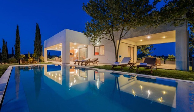 Villa Verano - Private Heated Pool in Lagópodhon