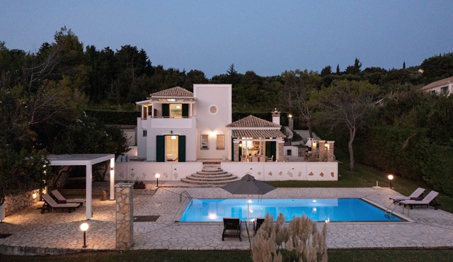 Villa Victoras- Beachfront Villa in Corfu