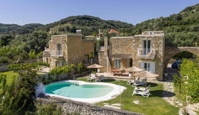 Villa Violanda With Pool and Garden near Platanias in Karés