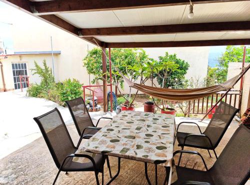 Village house with a nice garden in Stérnai