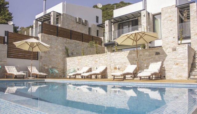 Villen mit privaten Pools und Meerblick Skiathos by Interhome
