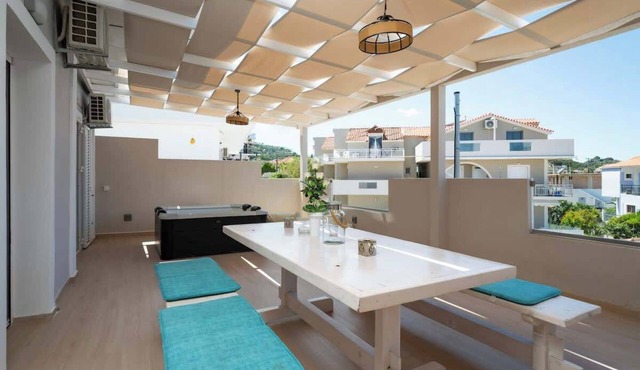 Villy Suites I - Zante Luxury Suite with Hot Tub in Argassi