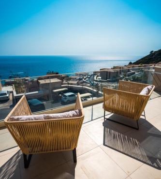 Whisky Green Coast Hotel & Apartments in Palasë