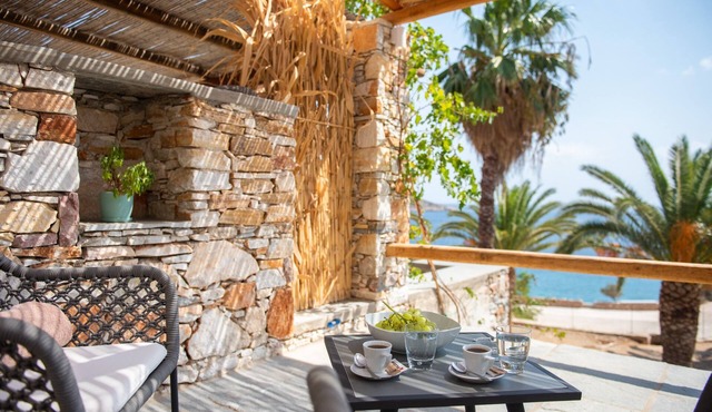 White & black Suites – Suite One: Sea View Retreat for Two in Sifnos