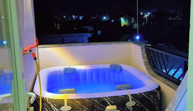 White Luxury Villa/Apartments. Hot Tub Durres Albania. in Durrës