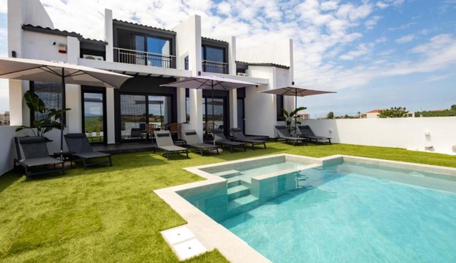 White Pampas Tiny houses in Paralia Dionysiou