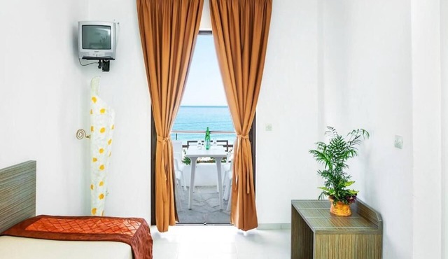 Xenios Dolphin Beach Hotel in Kassandra