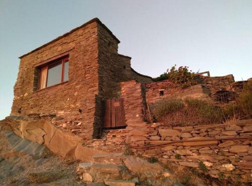 XOXLAKAS STONE HOUSE - ΧΟΧΛΑΚΑΣ ΠΕΤΡΙΝΟ ΣΠΙΤΙ in Andros