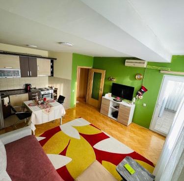 Yellow Moon Hostel&Apartment in Prishtinë