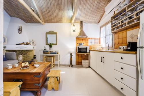 Yianna Cottage Studios