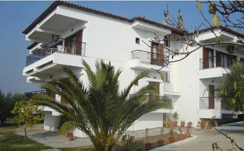 Yianna Studios & Apartments in Gerakini