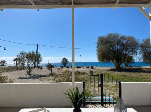 Zen Seaside Apartment in Kalamaki