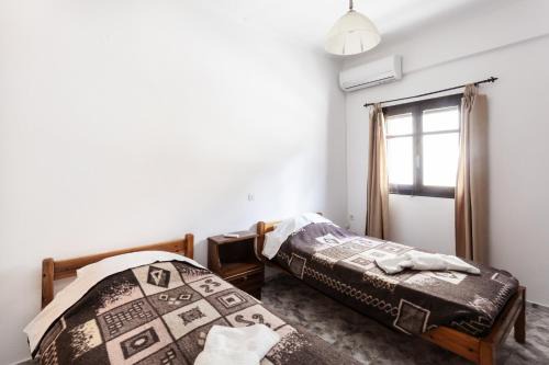 #10 Despina Studios Kastanies Raxes Ikaria