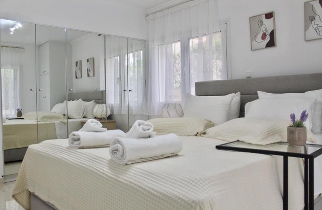 Bright and Peaceful Apartment near Varkiza beach in Varkiza