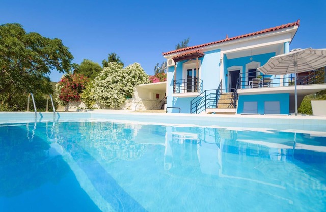 Holiday Agios Konstantinos Persons Bedrooms 