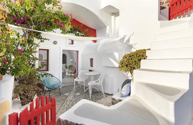 White Cave by Caldera Houses