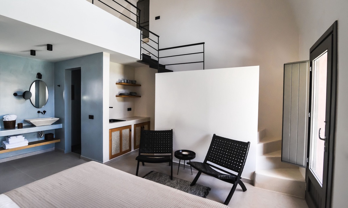 Agios Georgios Hotel | Terra Nera Suites Santorini
