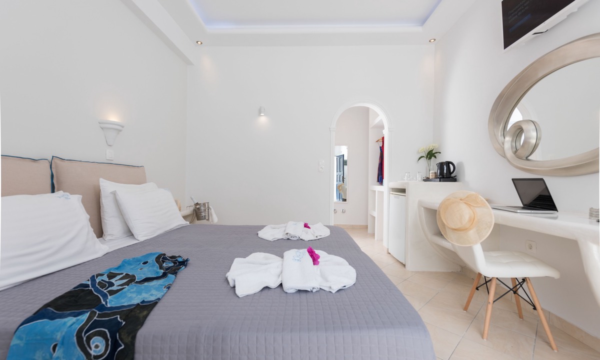 Perissa House | Anezina Villas