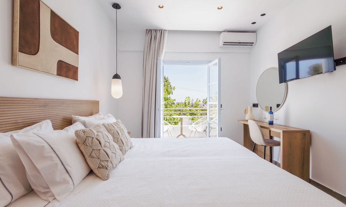 Kamari Hotel | Inoe Hotel