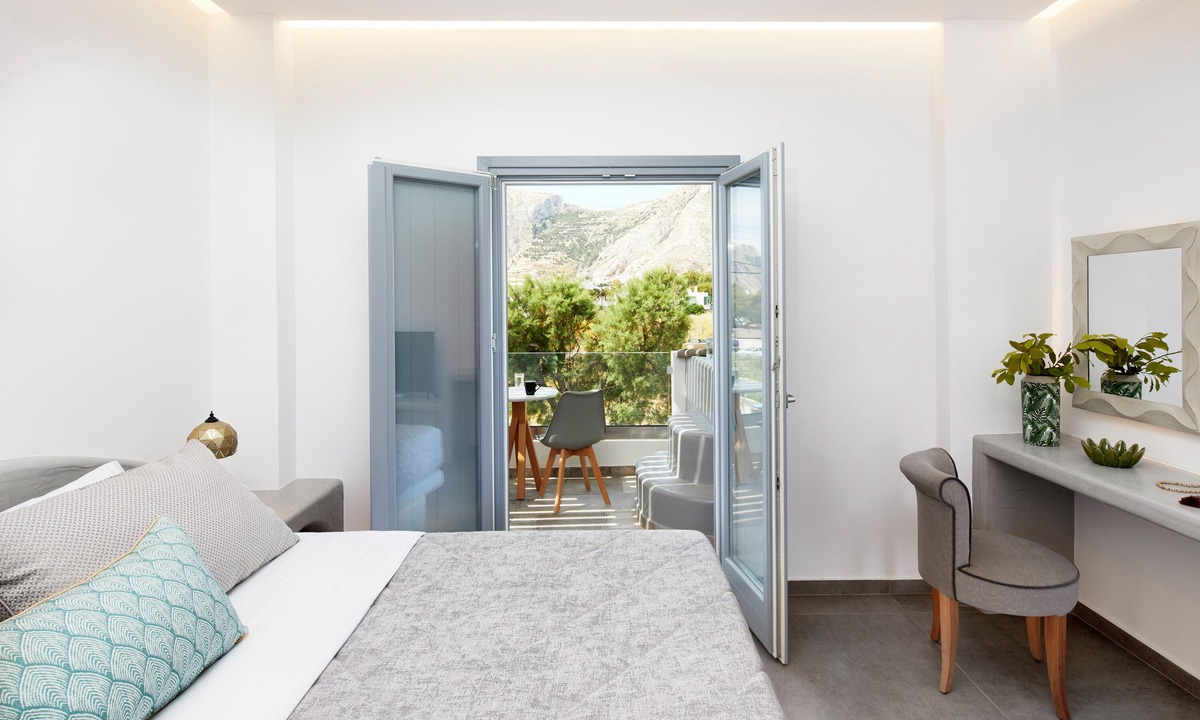 Kamari House | Amara Suites Santorini