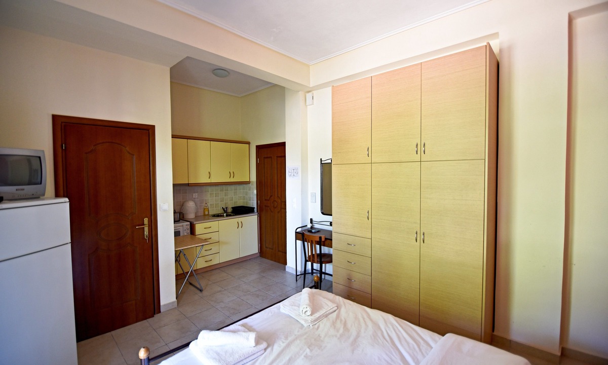 Kamena Vourla House | Tsertos Apartments