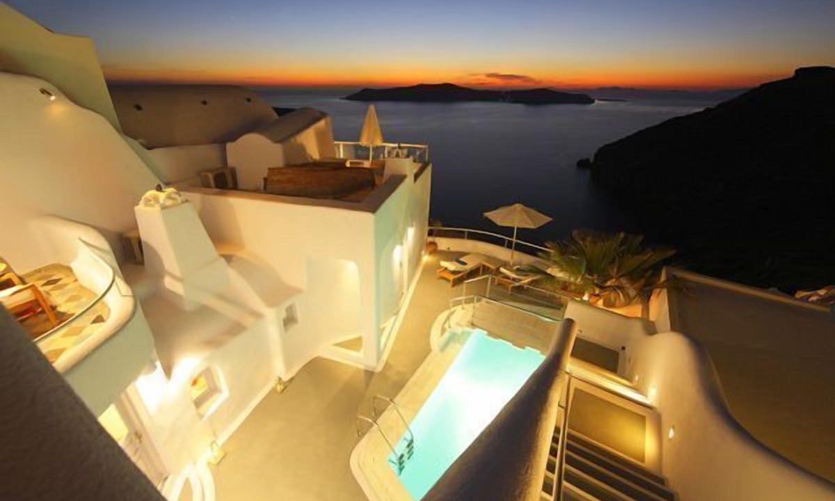 Fira Hotel | Ikastikies Suites