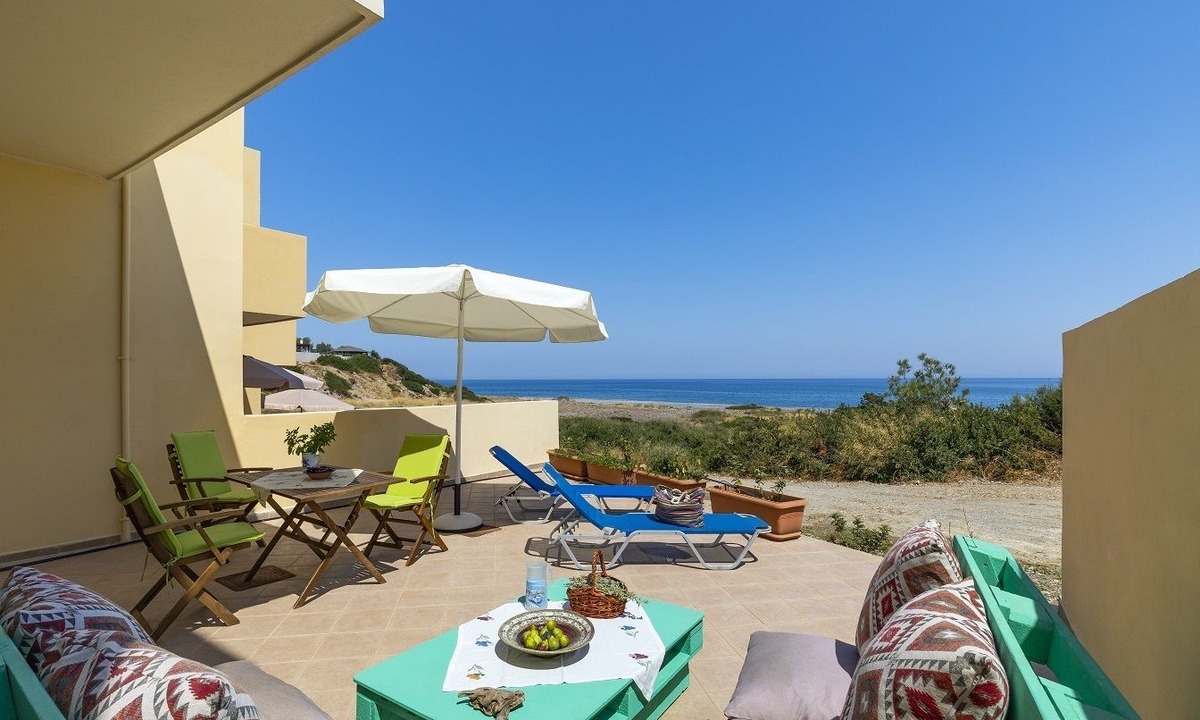 Lahania House | Live by the sea at House Almyra