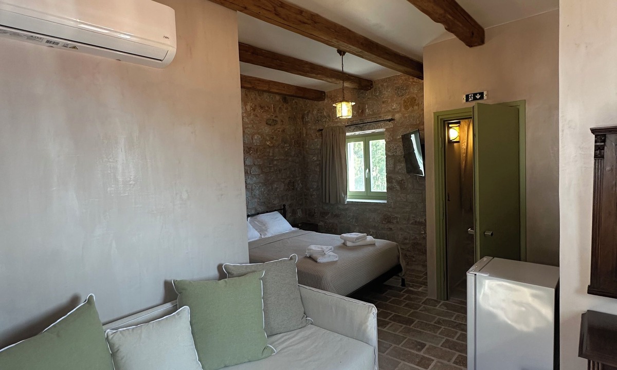 East Mani Resort | Arapis Rooms & Suites