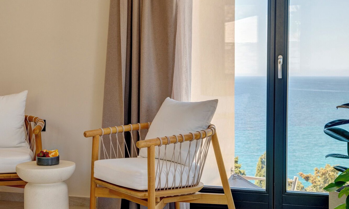 Megas Gialos Hotel | Pnoe Villas Syros