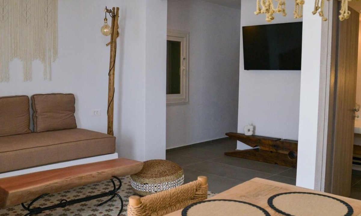 Adamas House | Dream on Adamas Milos