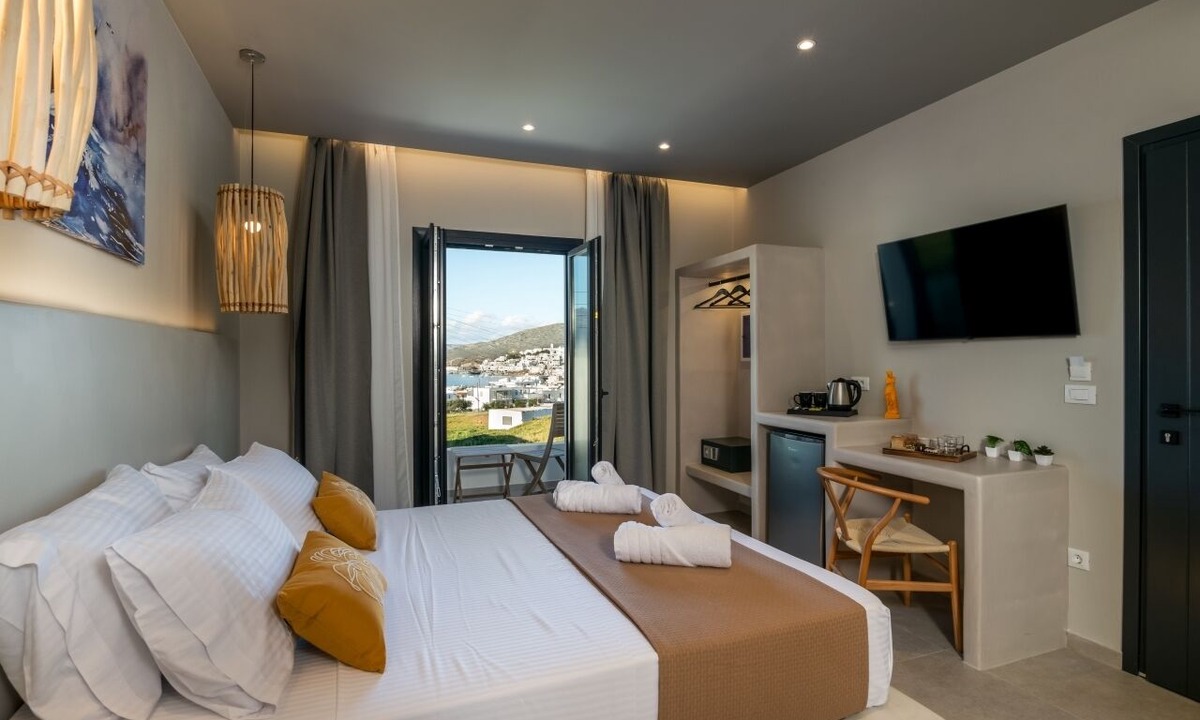 Adamas Bed & Breakfast | Afroessa Milos