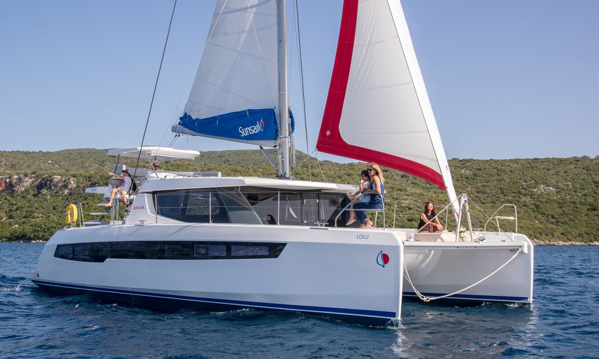 Pasalimani Boat Rental | Sun-Kissed Sailing Adventure in Islas Sarónicas