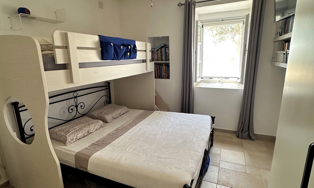 idhra Apartment | Cozy apartment for small family 2 minutes from Castello Baby Beach