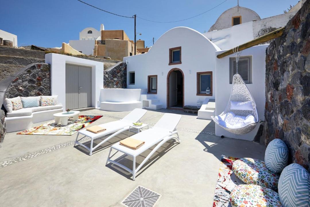 Finikia Villa | Finikia -Foinikia - Luxury Cave - A Wonderful 2 Bedroom Villa - Hot Tub