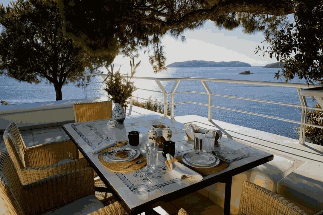 Katsarou Apartment | Peaceful Holiday Home Surrounded by Pines, G26