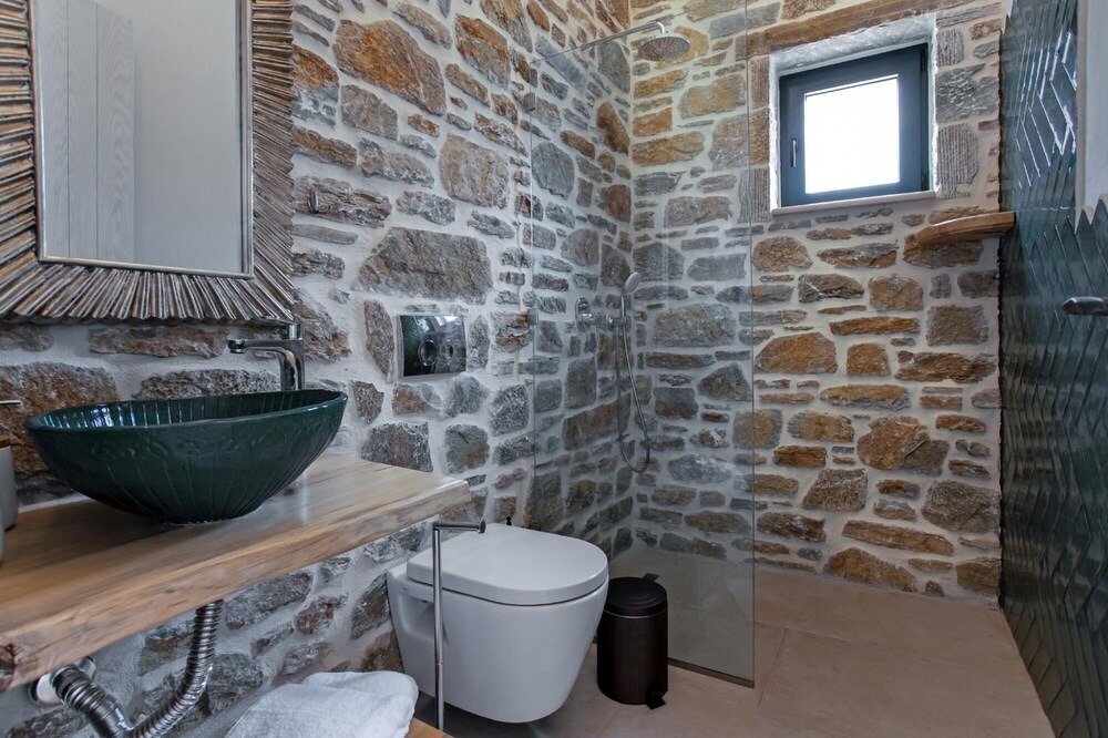 Photo of Bathroom in Glossa
