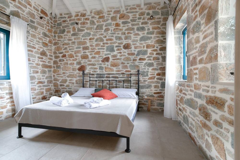 Photo of Bedroom in Glossa