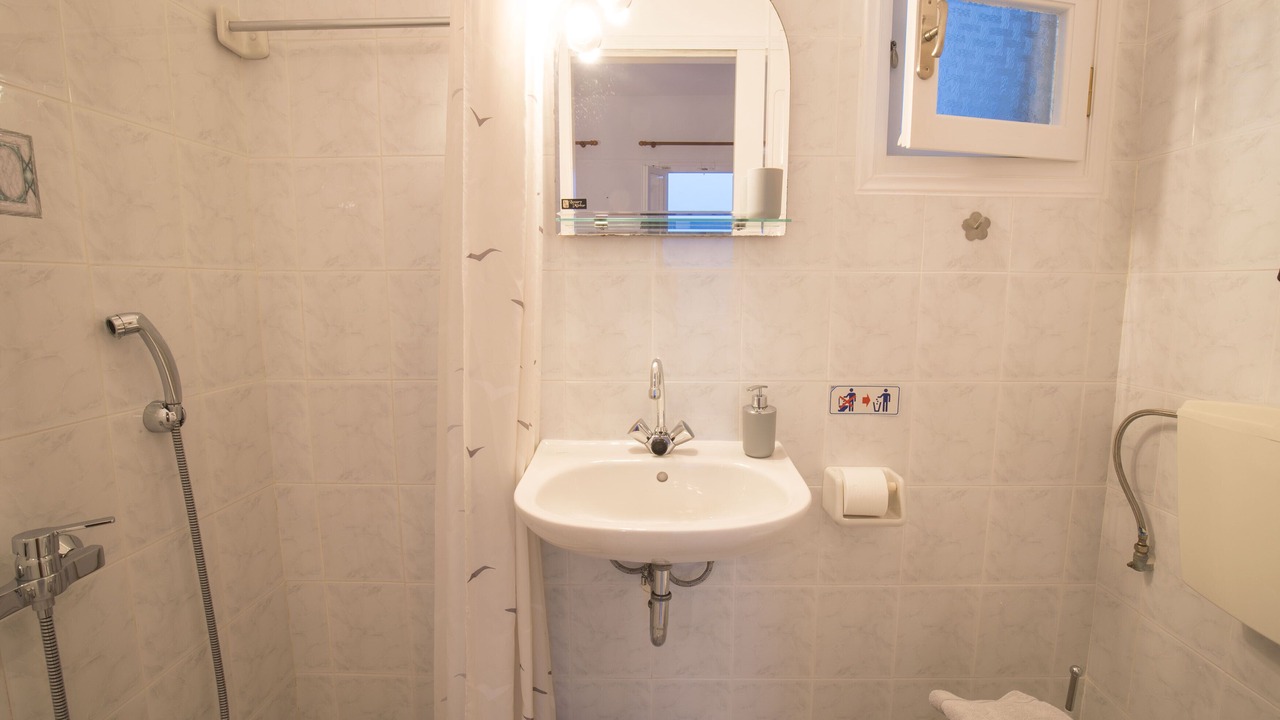 Photo of Bathroom in Platis Gialos