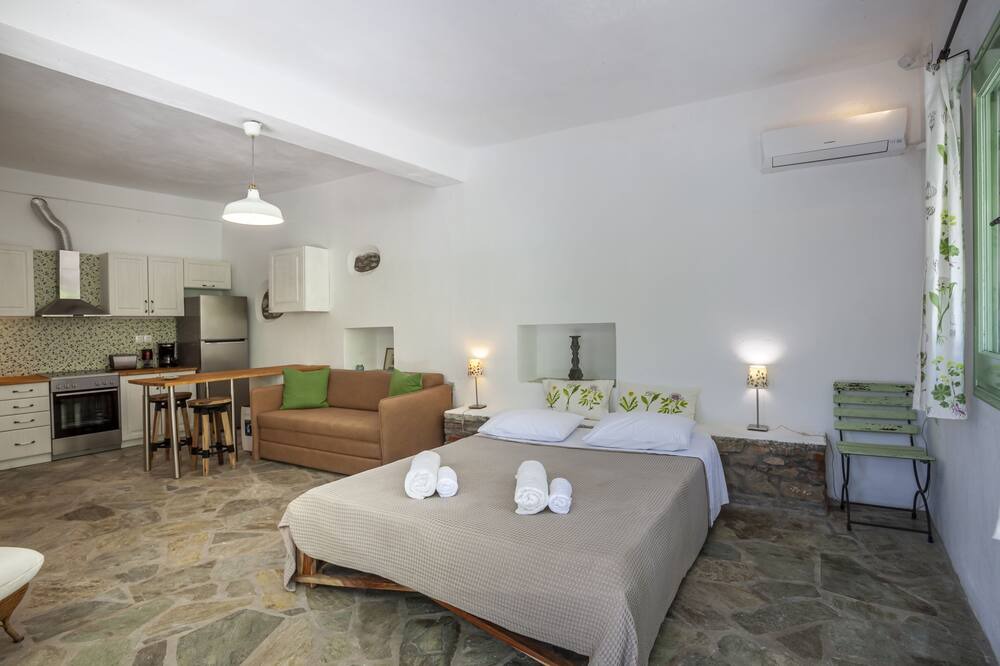 Photo of Bedroom in Glossa