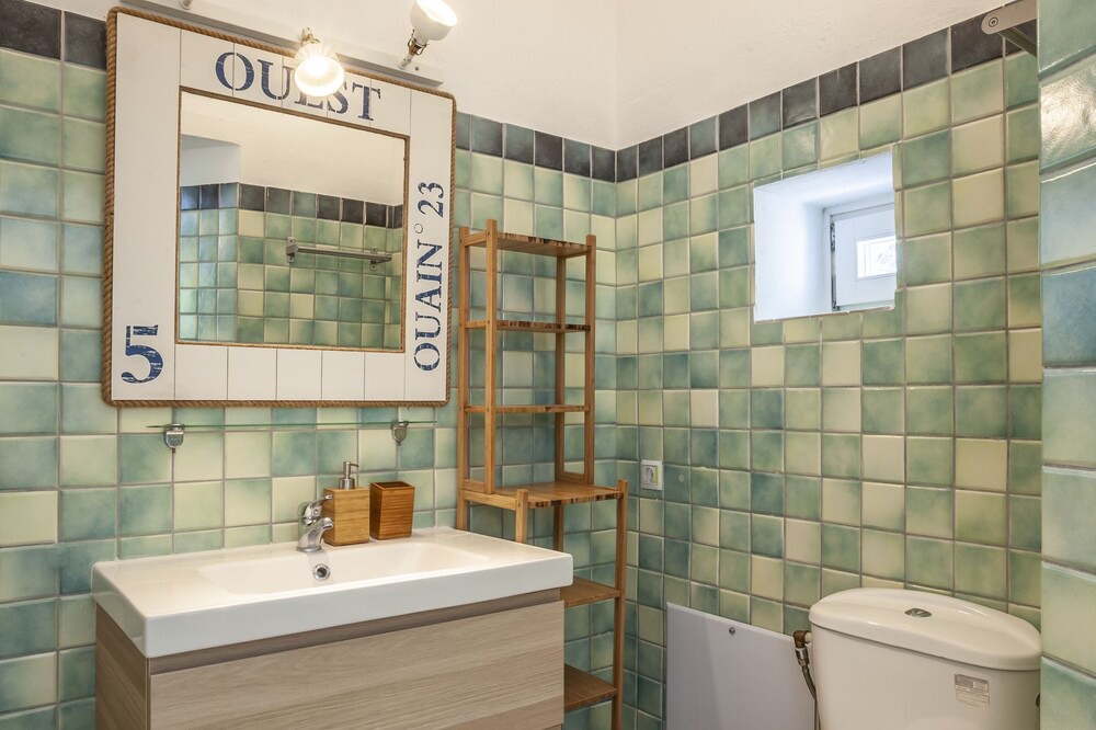 Photo of Bathroom in Glossa