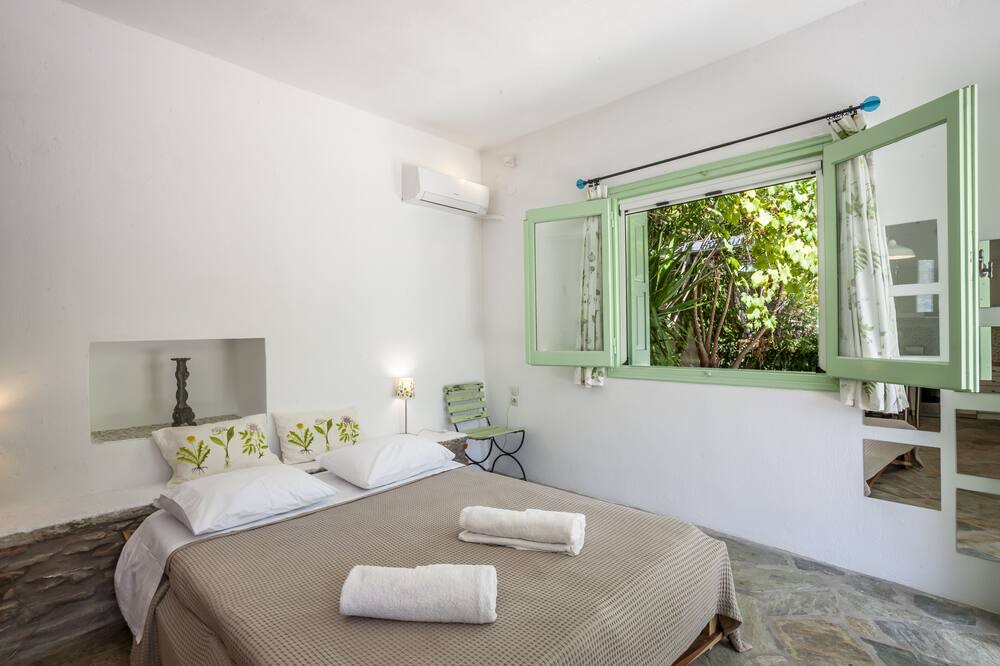 Photo of Bedroom in Glossa