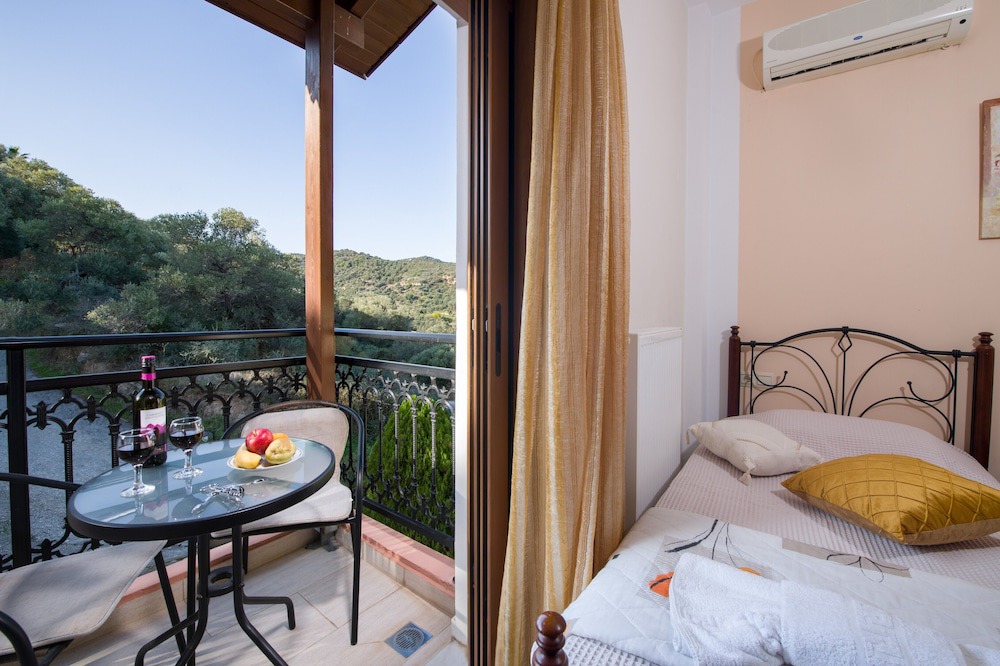 Photo of Bedroom in Stalos