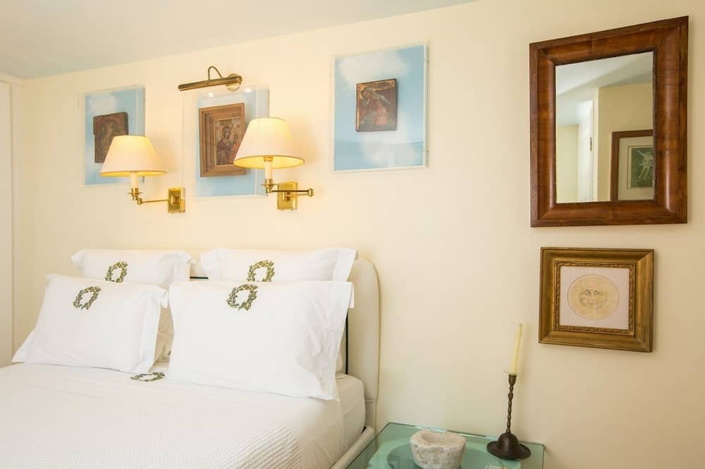 Photo of Bedroom in Firostefani