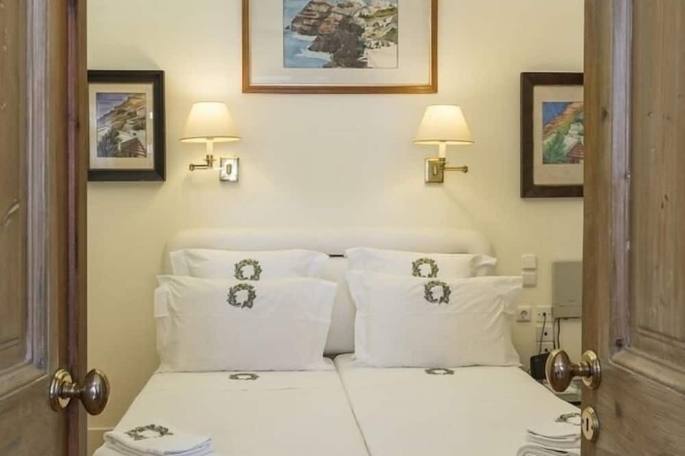 Photo of Bedroom in Firostefani