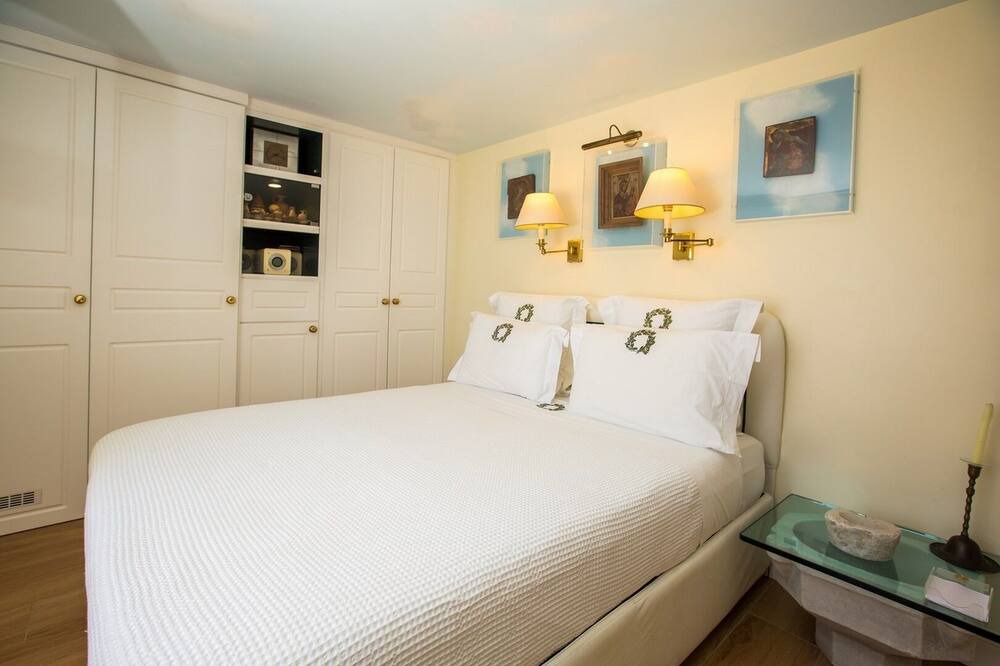 Photo of Bedroom in Firostefani