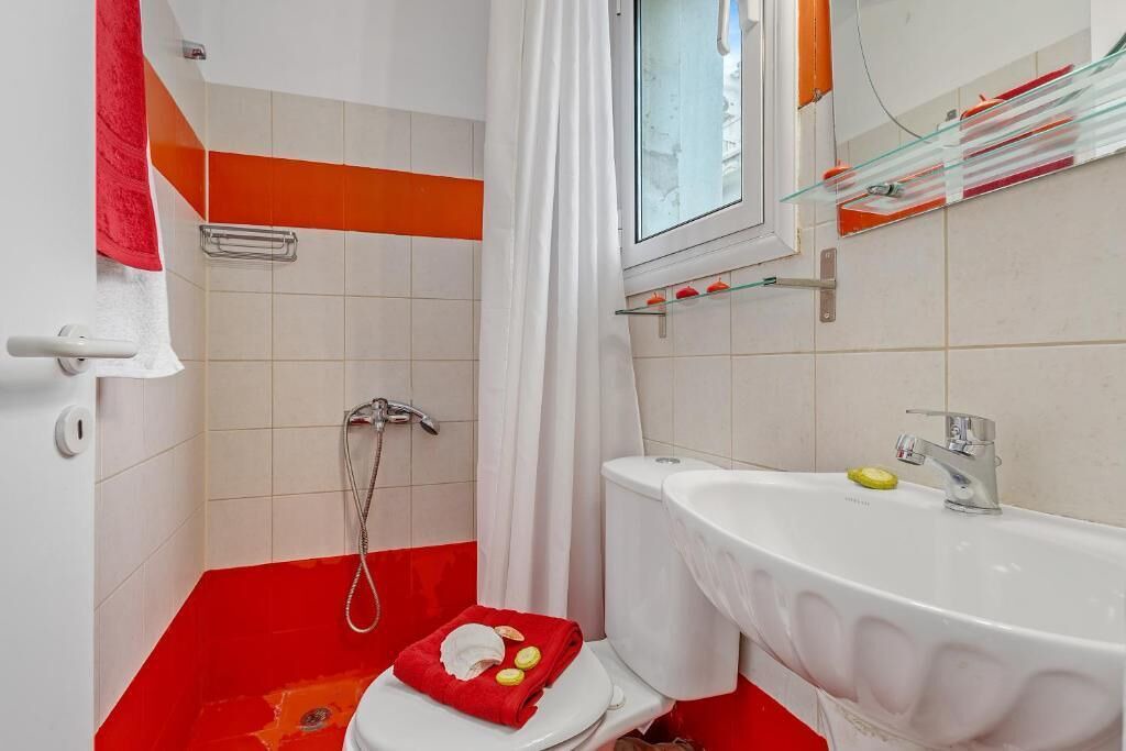 Photo of Bathroom in Platia Viktorias